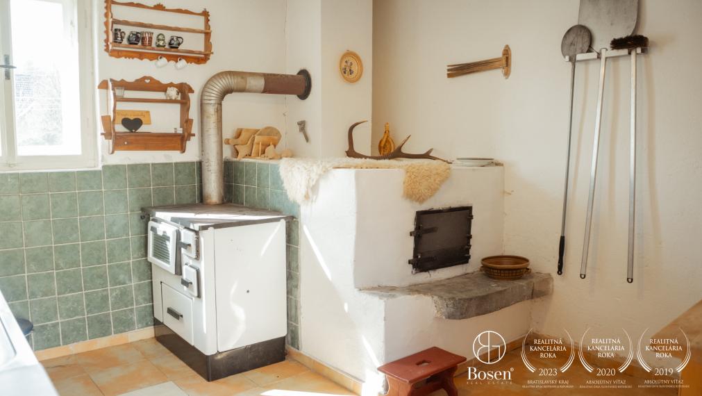 BOSEN | Rodinná usadlosť na polosamote, pozemok 3100 m2.