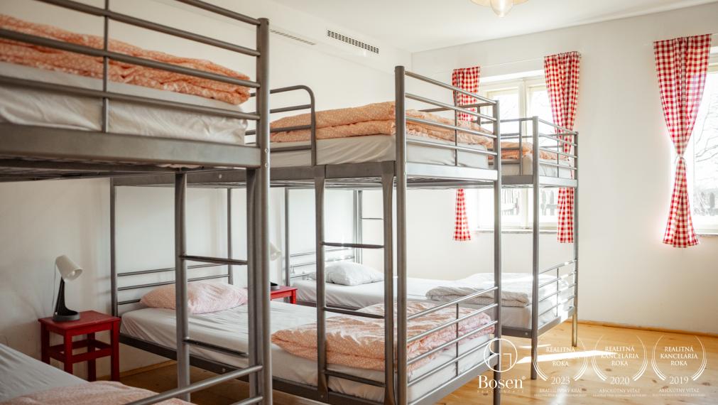 BOSEN | Rodinná usadlosť na polosamote, pozemok 3100 m2.