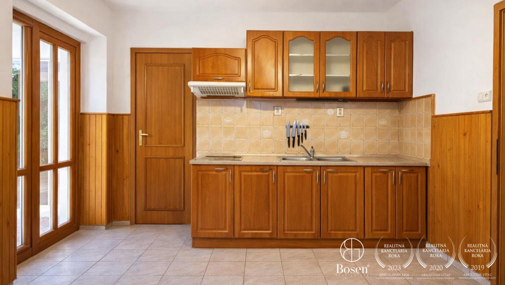 BOSEN | 3 izbový rodinný dom s garážou, Vrakúň