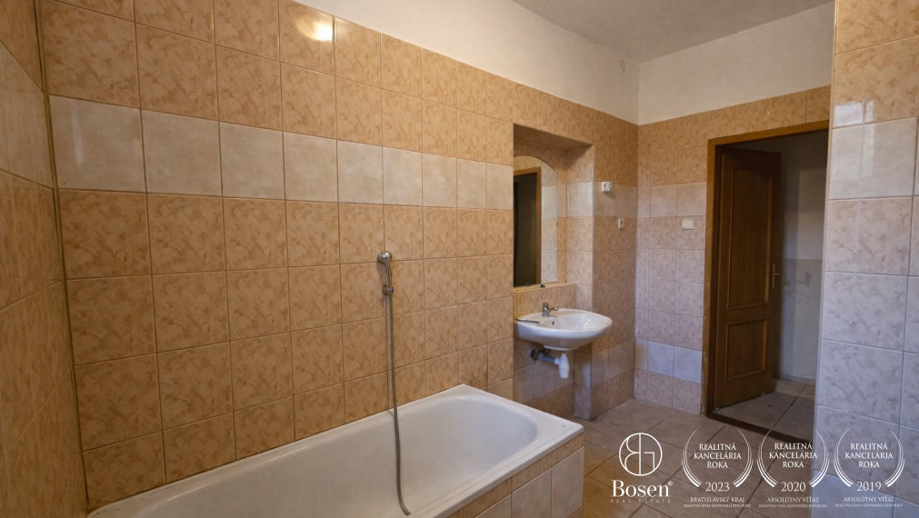 BOSEN | 3 izbový rodinný dom s garážou, Vrakúň