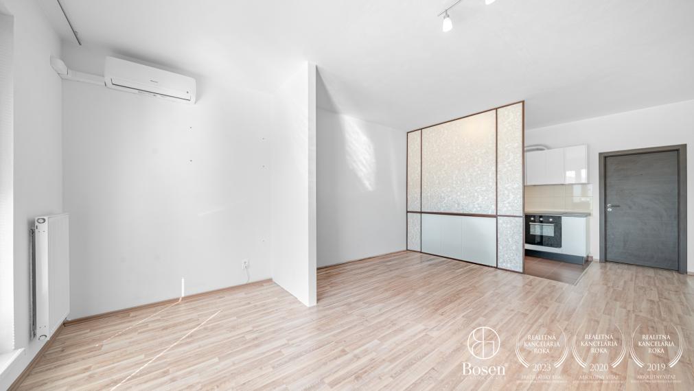 BOSEN | Na predaj veľkometrážna klimatizovaná garsónka – La Vita,Pezinok
