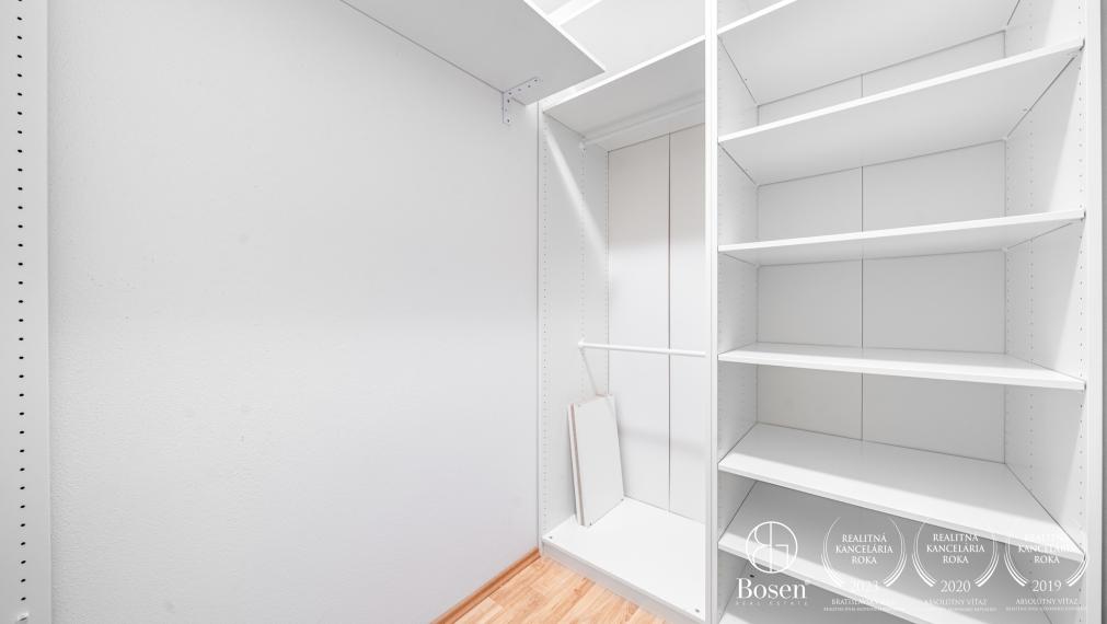 BOSEN | Na predaj veľkometrážna klimatizovaná garsónka – La Vita,Pezinok