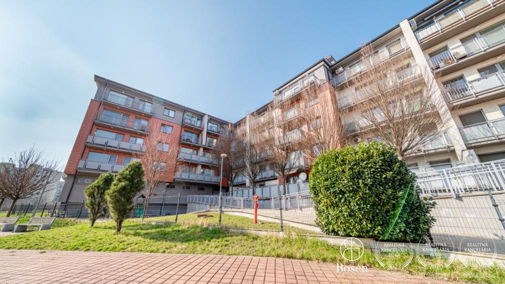 BOSEN | Na predaj veľkometrážna klimatizovaná garsónka – La Vita,Pezinok