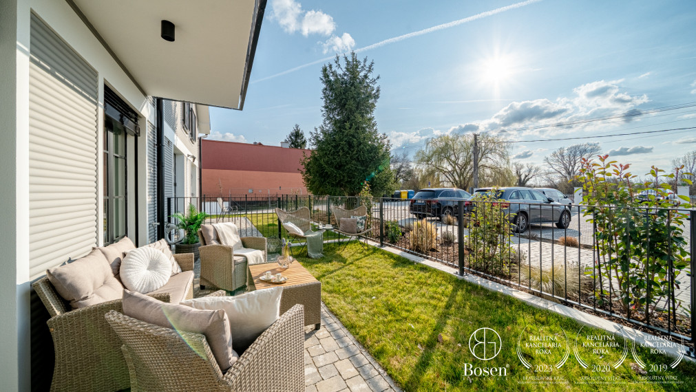 BOSEN| 2 izbový, zariadený byt s predzáhradkou