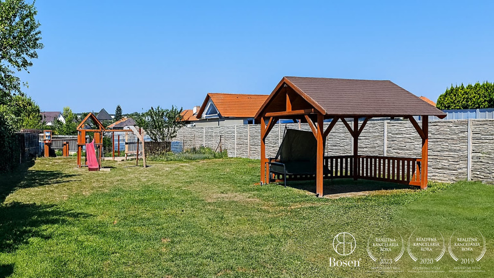 BOSEN | Rodinný dom s veľkým pozemkom – Rohovce, okres DS