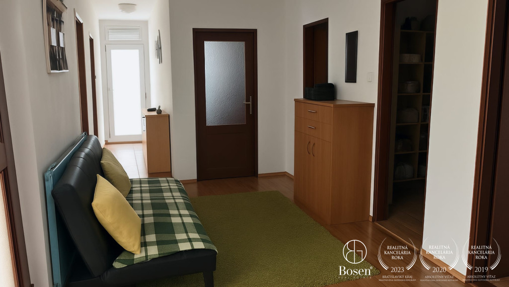 BOSEN | Rodinný dom s veľkým pozemkom – Rohovce, okres DS