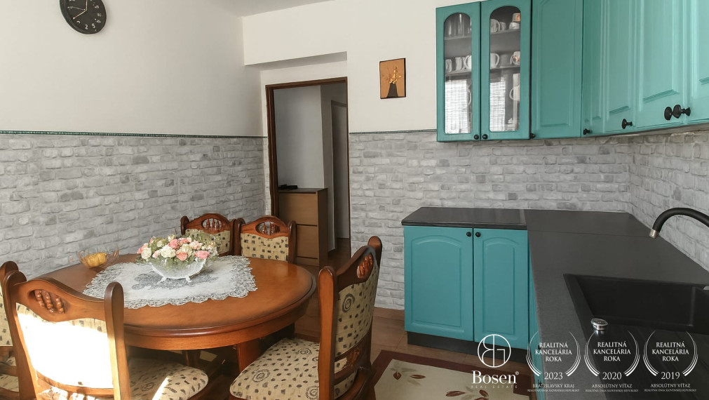 BOSEN | Rodinný dom s veľkým pozemkom – Rohovce, okres DS