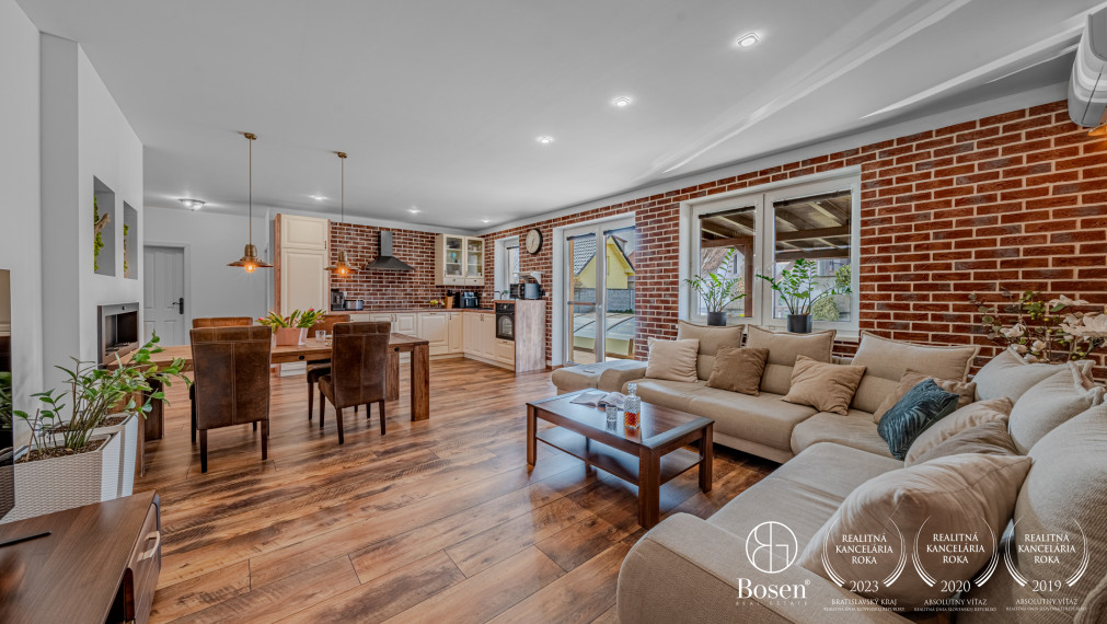 BOSEN| Rodinný dom s bazénom a veľkorysou terasou - Malinovo