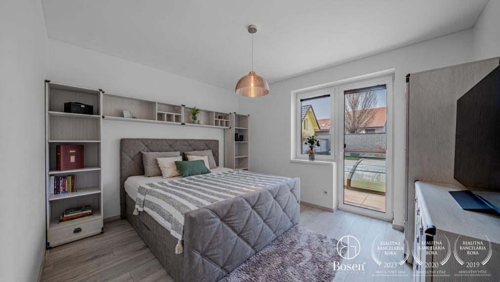 BOSEN| Rodinný dom s bazénom a veľkorysou terasou - Malinovo