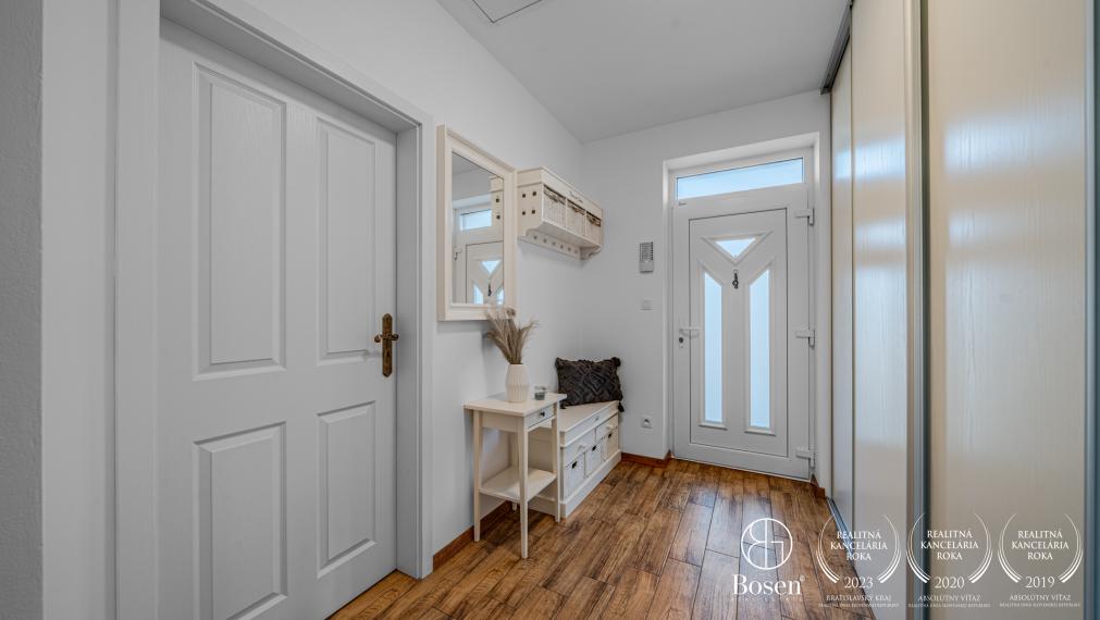 BOSEN| Rodinný dom s bazénom a veľkorysou terasou - Malinovo