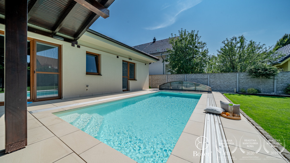 BOSEN| Rodinný dom s bazénom a veľkorysou terasou - Malinovo