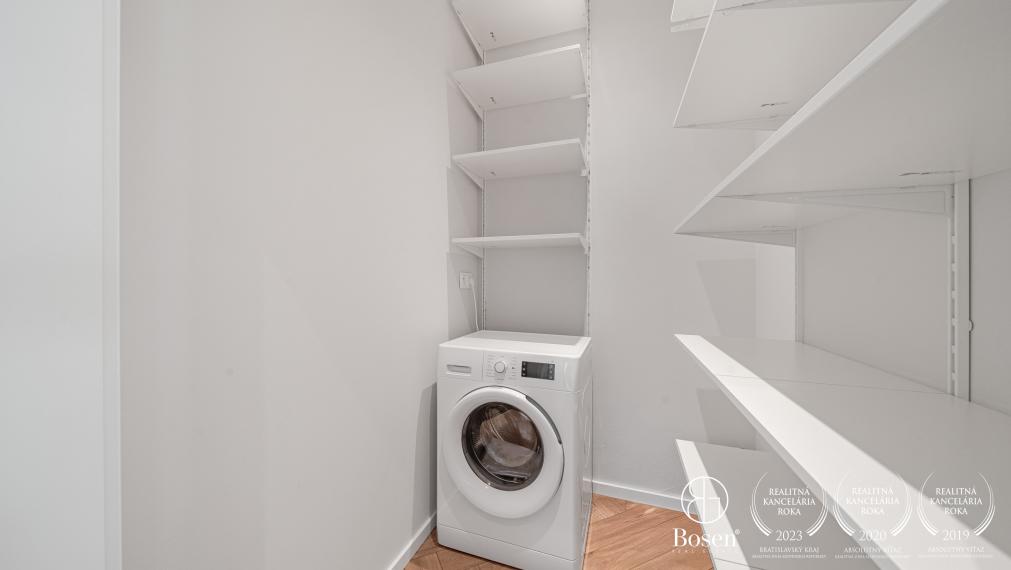 BOSEN| 2 izbový, zariadený byt s predzáhradkou