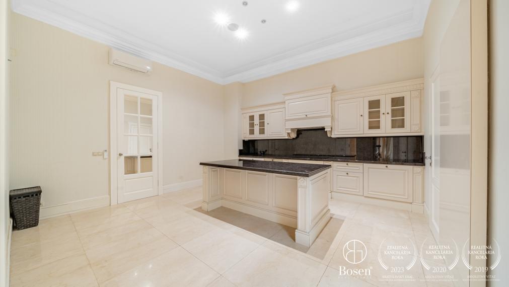 BOSEN | Exclusive 5-room apartment, Gorkého - Motešických Palace