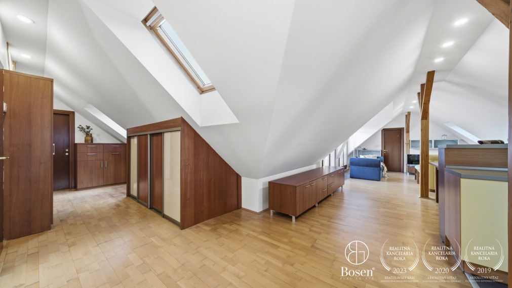 BOSEN | Zariadený podkrovný byt v centre, Gunduličova, BA