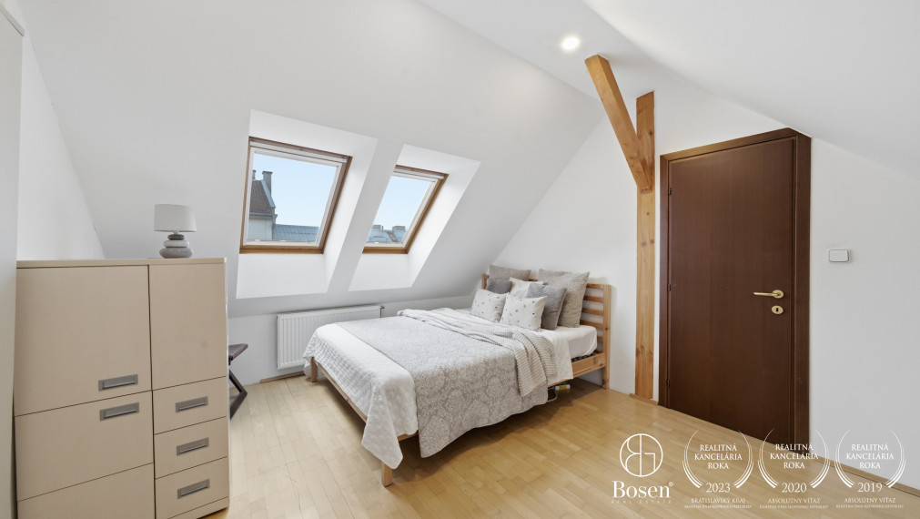 BOSEN | Zariadený podkrovný byt v centre, Gunduličova, BA