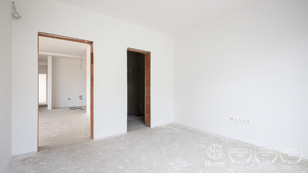 BOSEN | Rodinný dom s dvoma bytovými jednotkami s TEPELNÝM ČERPADLOM V CENE, Dunajský Klátov