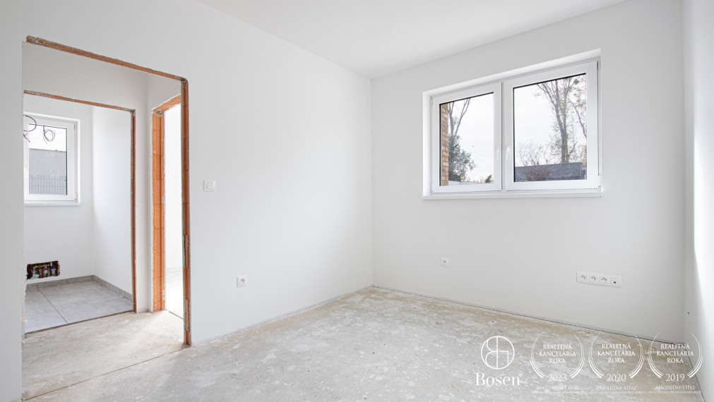 BOSEN | Rodinný dom s dvoma bytovými jednotkami s TEPELNÝM ČERPADLOM V CENE, Dunajský Klátov