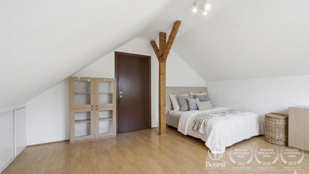 BOSEN | Zariadený podkrovný byt v centre, Gunduličova, BA