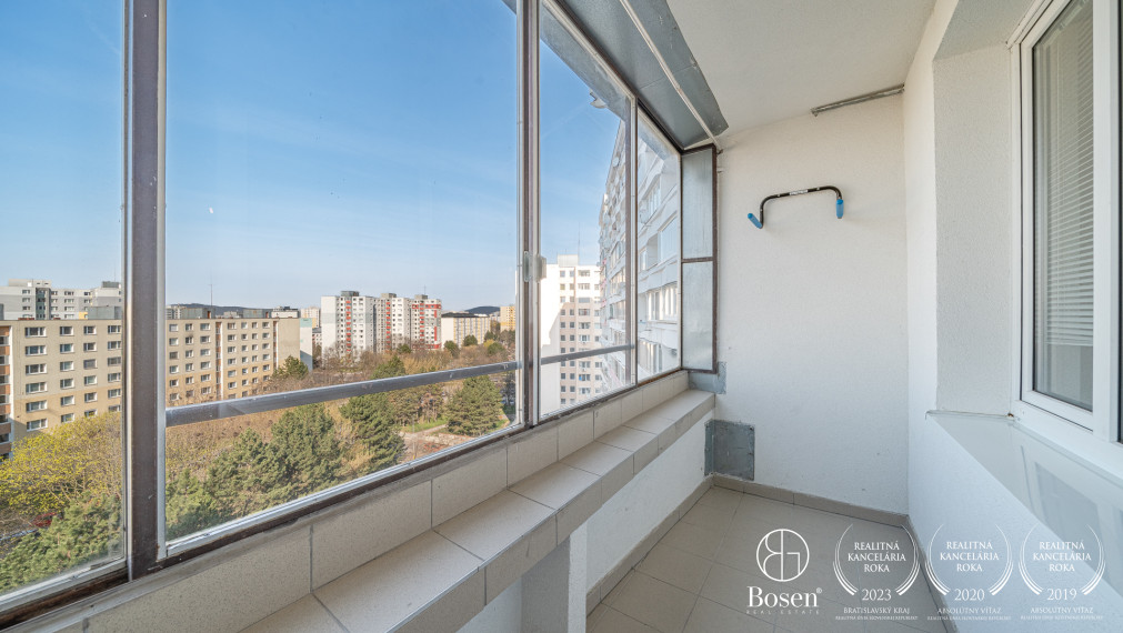 BOSEN | 3- izbový priestranný byt, Beňadická ulica - Petržalka, 74 m2, dve lodžie