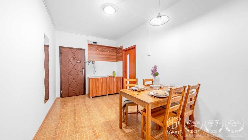 BOSEN | 3- izbový priestranný byt, Beňadická ulica - Petržalka, 74 m2, dve lodžie