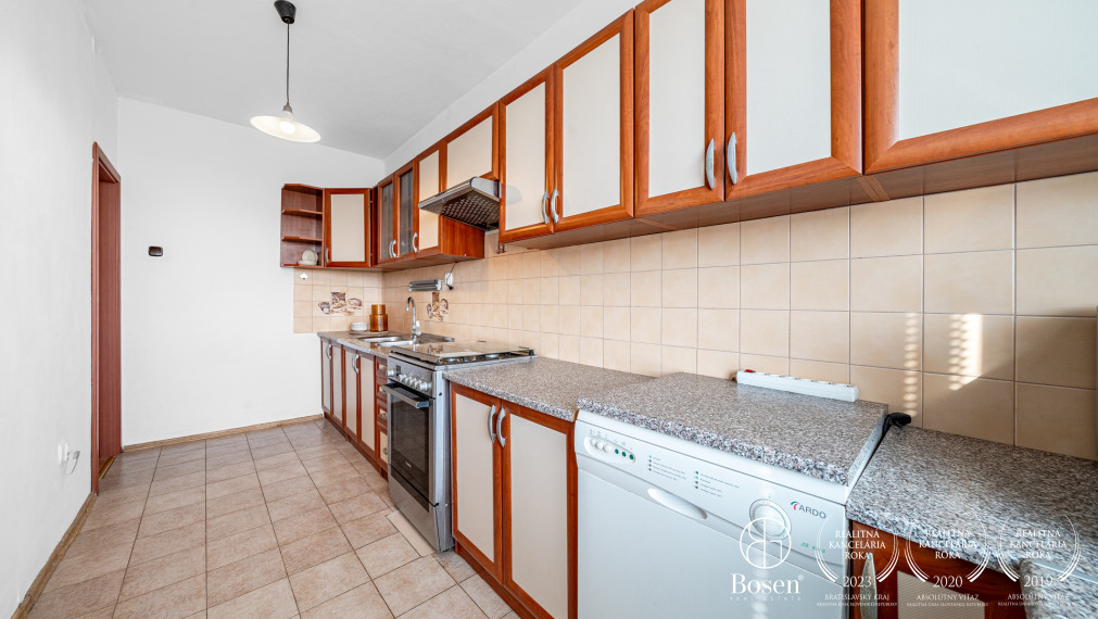 BOSEN | 3- izbový priestranný byt, Beňadická ulica - Petržalka, 74 m2, dve lodžie