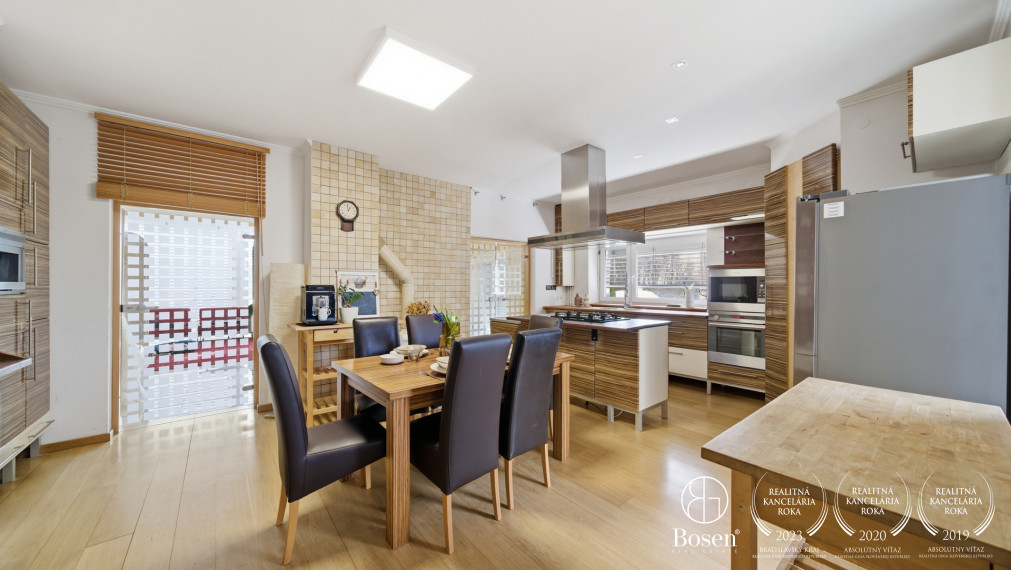 BOSEN | Rodinný dom s wellness a podnikateľským priestorom, Veľké Bielice, 521 m2