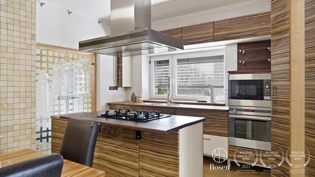 BOSEN | Rodinný dom s wellness a podnikateľským priestorom, Veľké Bielice, 521 m2