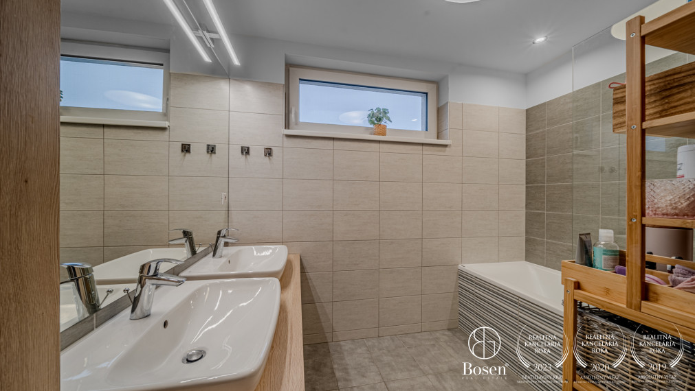 BOSEN |3 izbový zariadený byt 91 m2,  garážové státie