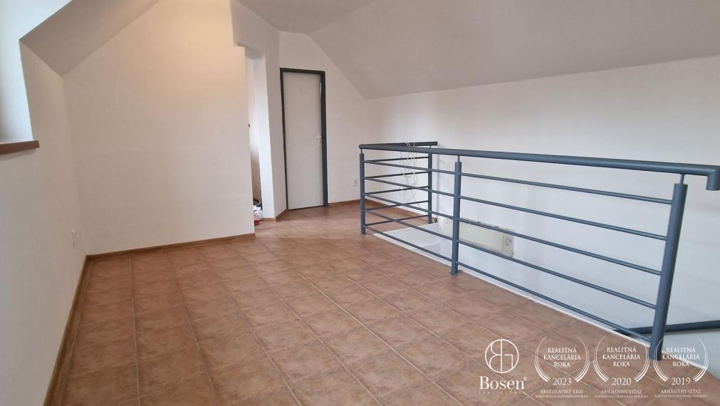 BOSEN | Na prenájom obchodný priestor na pešej zóne DS, 79 m2