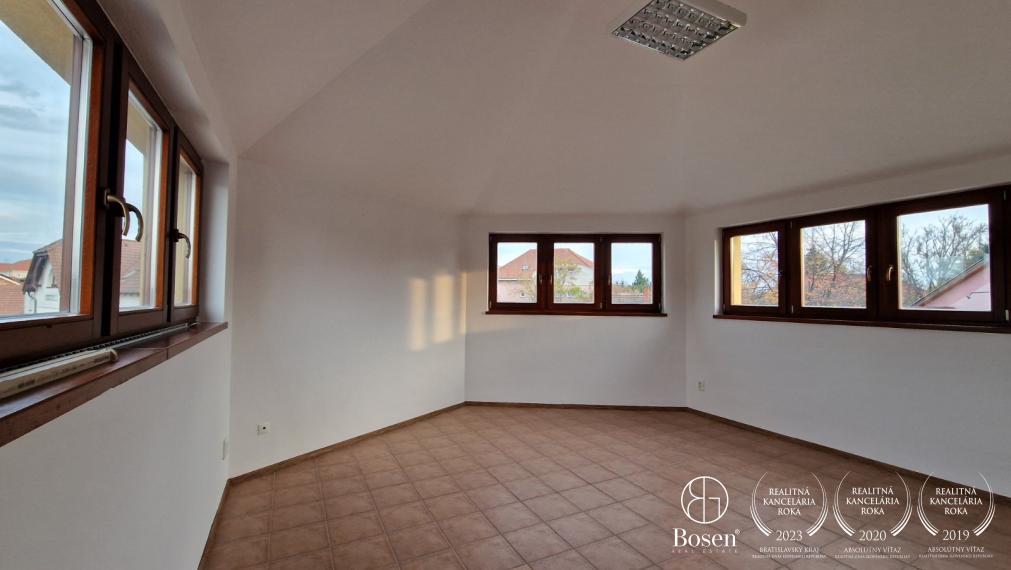 BOSEN | Na prenájom obchodný priestor na pešej zóne DS, 79 m2