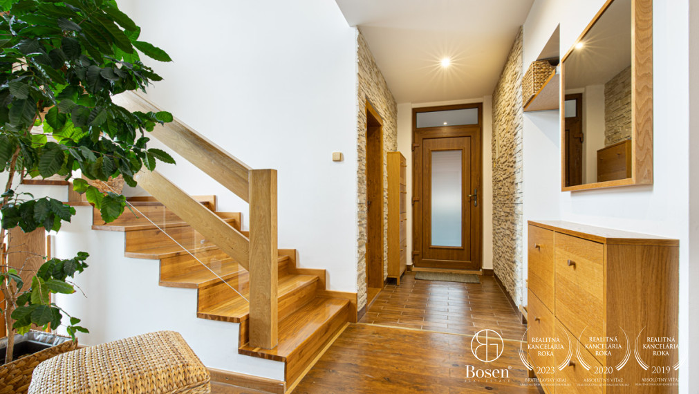 BOSEN | 5 IZBOVÝ RODINNÝ DOM S VEĽKOU ZÁHRADOU, HORNÉ SALIBY