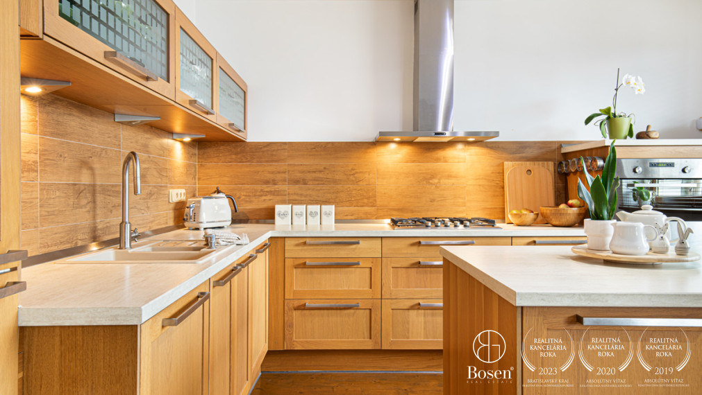 BOSEN | 5 IZBOVÝ RODINNÝ DOM S VEĽKOU ZÁHRADOU, HORNÉ SALIBY