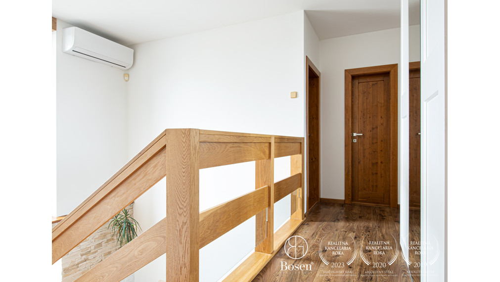 BOSEN | 5 IZBOVÝ RODINNÝ DOM S VEĽKOU ZÁHRADOU, HORNÉ SALIBY