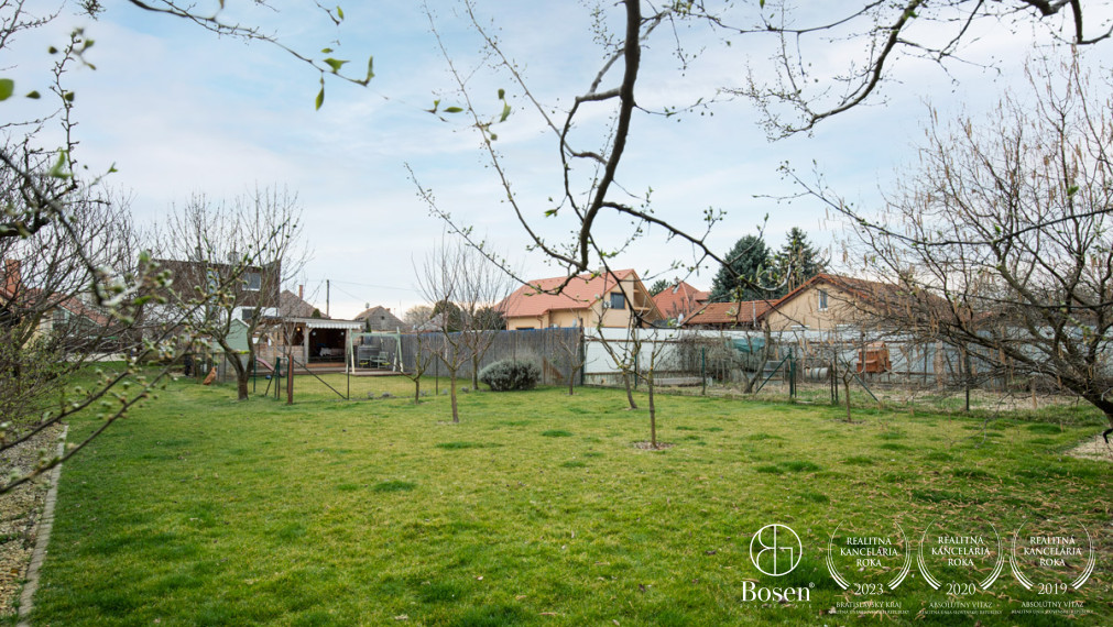 BOSEN | 5 IZBOVÝ RODINNÝ DOM S VEĽKOU ZÁHRADOU, HORNÉ SALIBY