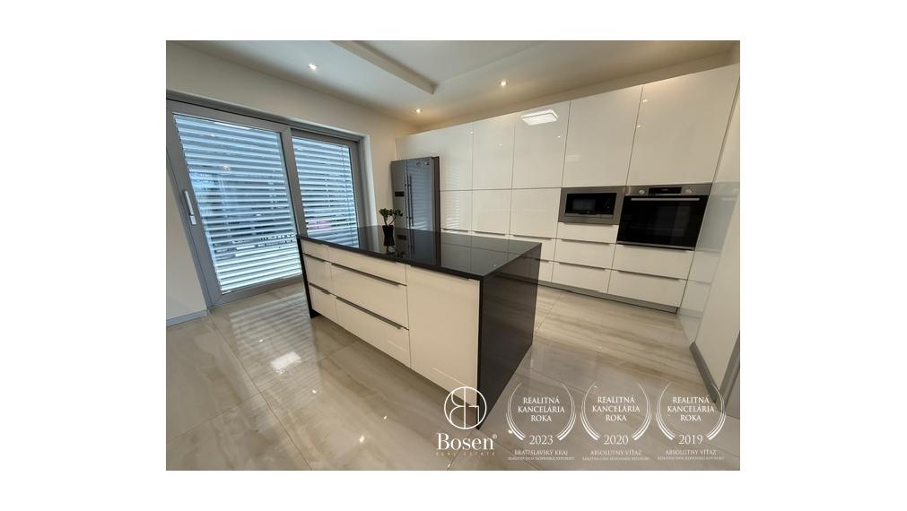 Prenájom nadštandardného 5-izbového rodinného domu s bazénom