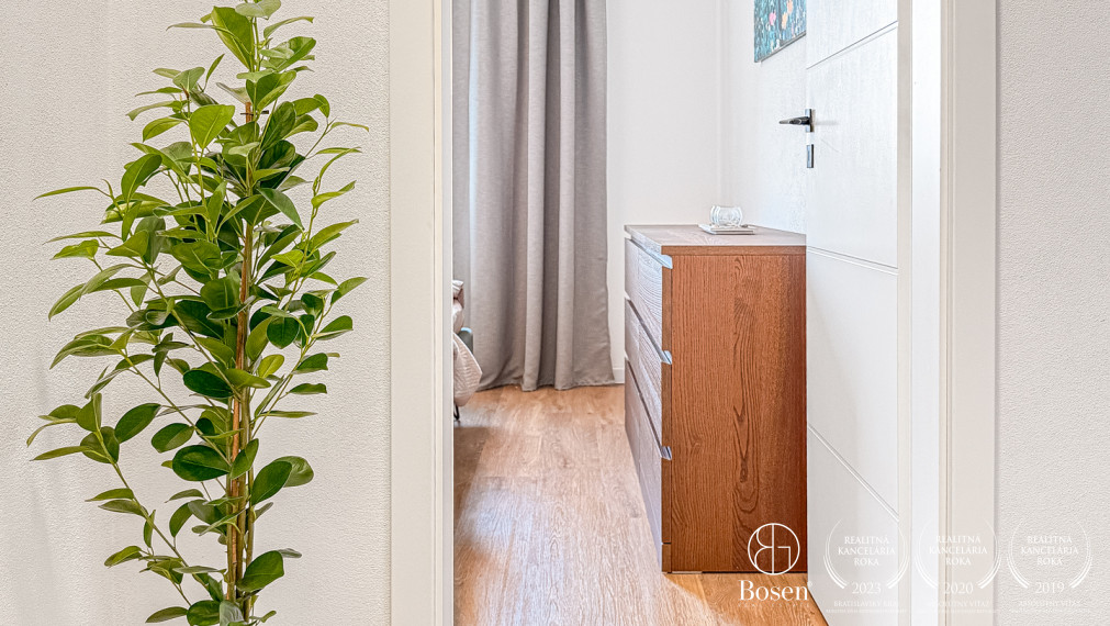 BOSEN | 2-izbový kompletne zariadený byt, Zvolen- RIVER