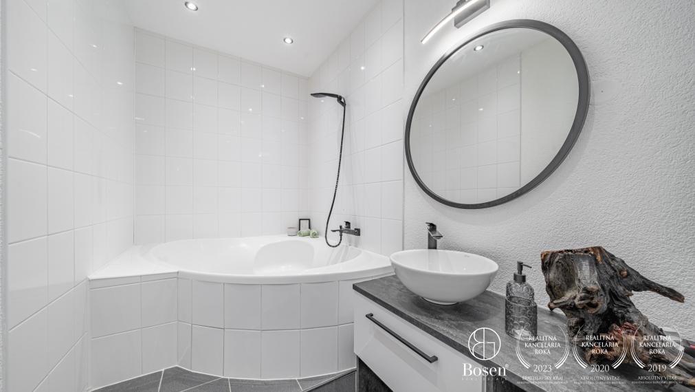 BOSEN | Moderný priestranný 2i byt s lodžiou Staré Mesto BA