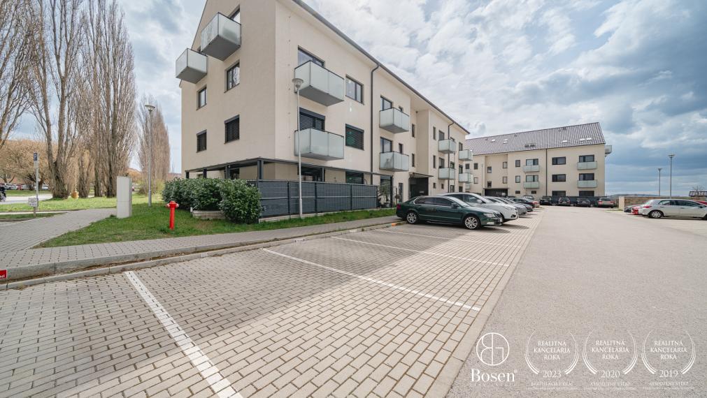 BOSEN | Prenájom 2 izbového bytu s balkónom a parkovaním, Skalica