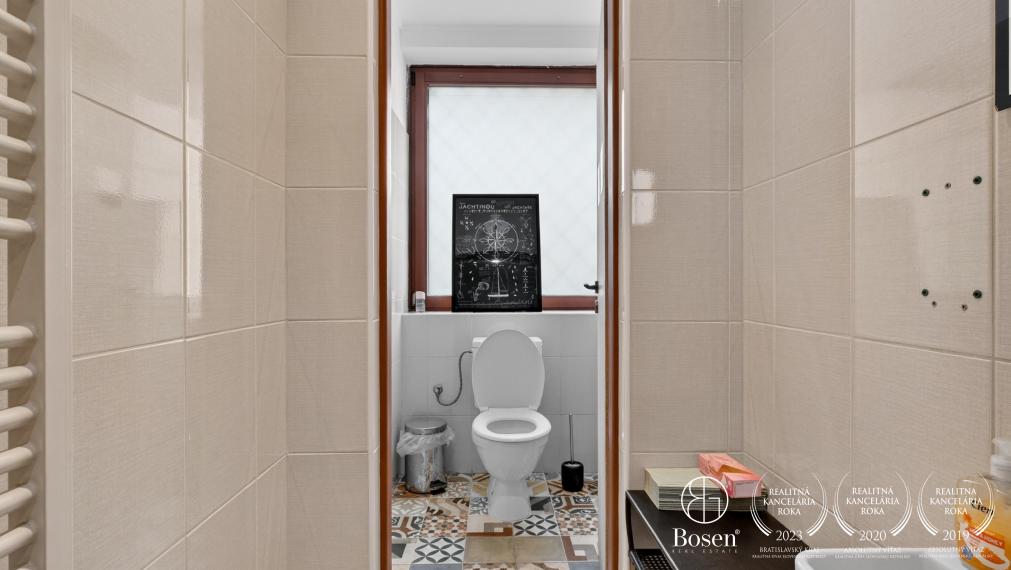 BOSEN | Na prenájom obchodný priestor Malacky Malé námestie