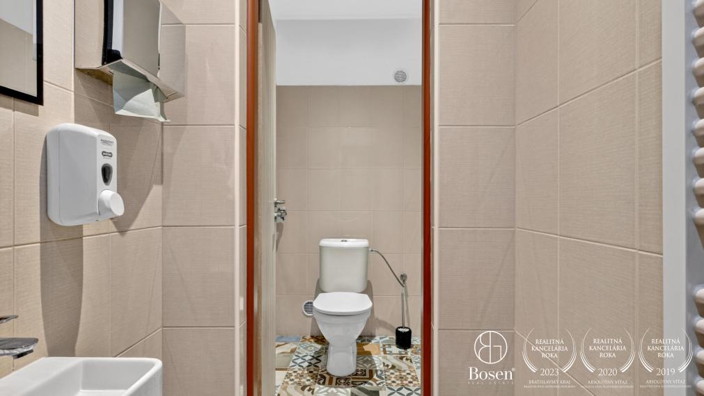 BOSEN | Na prenájom obchodný priestor Malacky Malé námestie