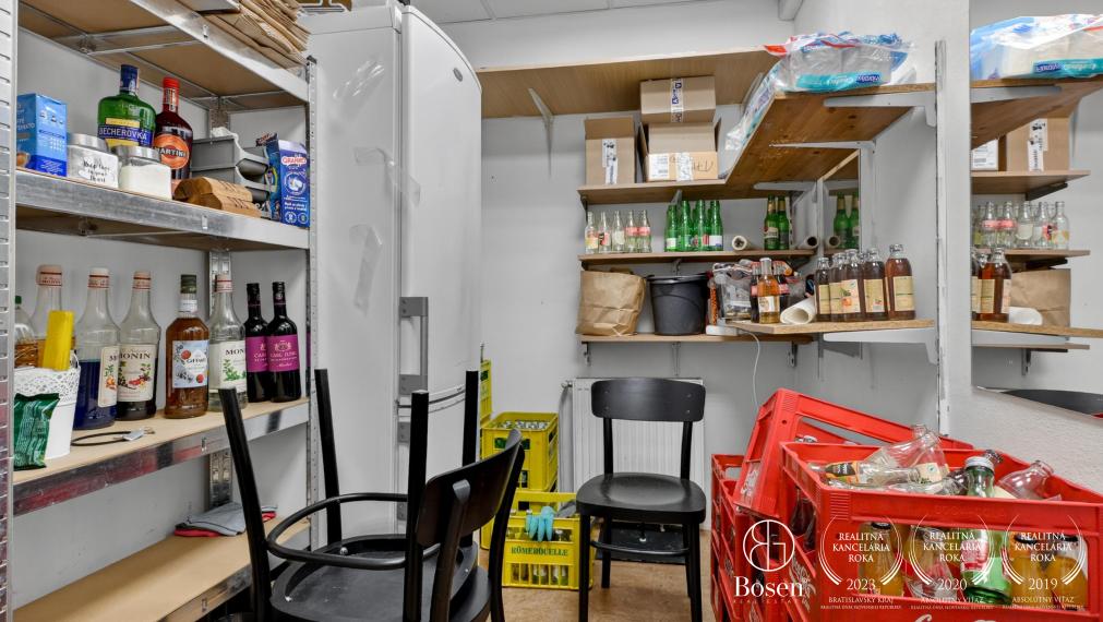 BOSEN | Na prenájom obchodný priestor Malacky Malé námestie