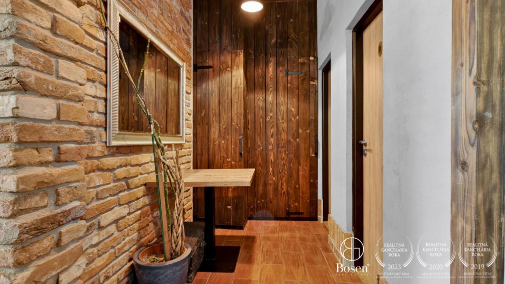 BOSEN | Na prenájom obchodný priestor Malacky Malé námestie