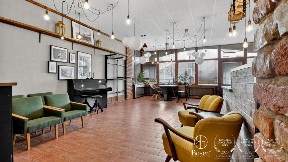 BOSEN | Na prenájom obchodný priestor Malacky Malé námestie