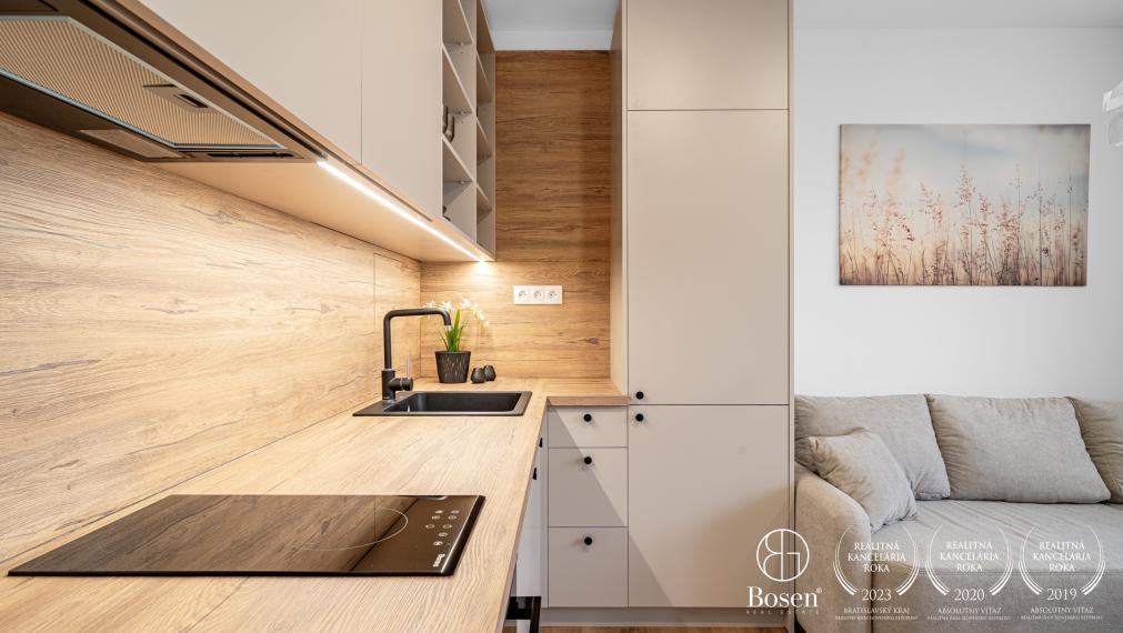 BOSEN | Kompletne zrekonštruovaná a zariadená garsónka s loggiou, 31,11 m², Petržalka, Blagoevova