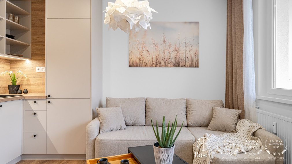 BOSEN | Kompletne zrekonštruovaná a zariadená garsónka s loggiou, 31,11 m², Petržalka, Blagoevova