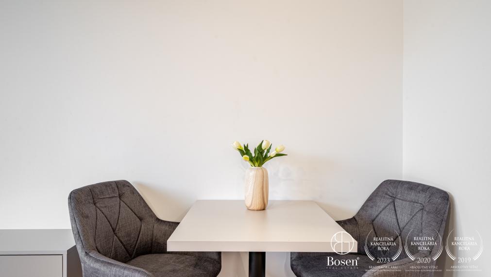 BOSEN | Kompletne zrekonštruovaná a zariadená garsónka s loggiou, 31,11 m², Petržalka, Blagoevova