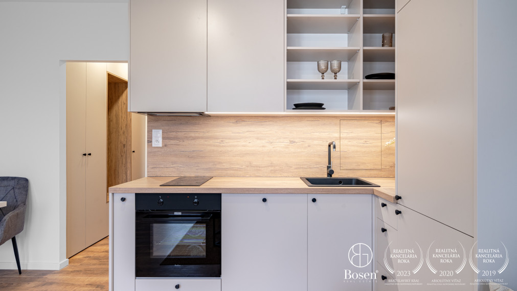 BOSEN | Kompletne zrekonštruovaná a zariadená garsónka s loggiou, 31,11 m², Petržalka, Blagoevova