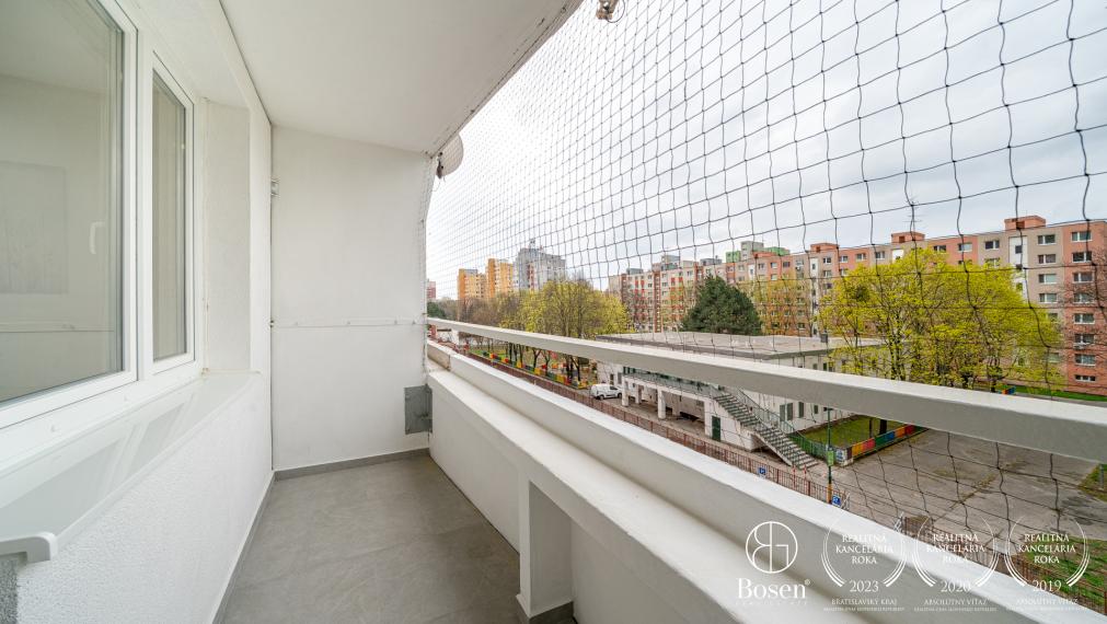 BOSEN | Kompletne zrekonštruovaná a zariadená garsónka s loggiou, 31,11 m², Petržalka, Blagoevova