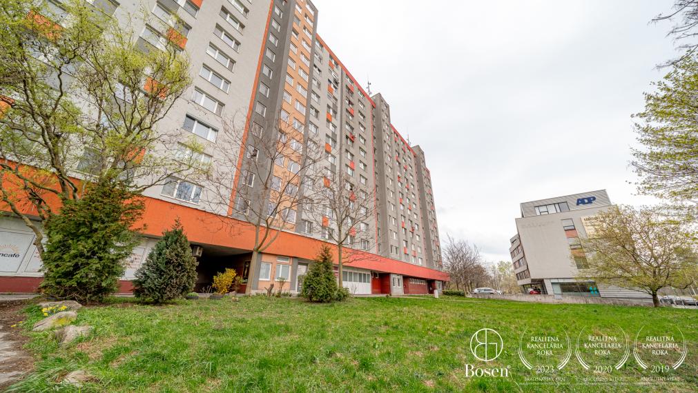 BOSEN | Kompletne zrekonštruovaná a zariadená garsónka s loggiou, 31,11 m², Petržalka, Blagoevova