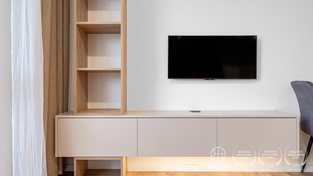 BOSEN | Kompletne zrekonštruovaná a zariadená garsónka s loggiou, 31,11 m², Petržalka, Blagoevova